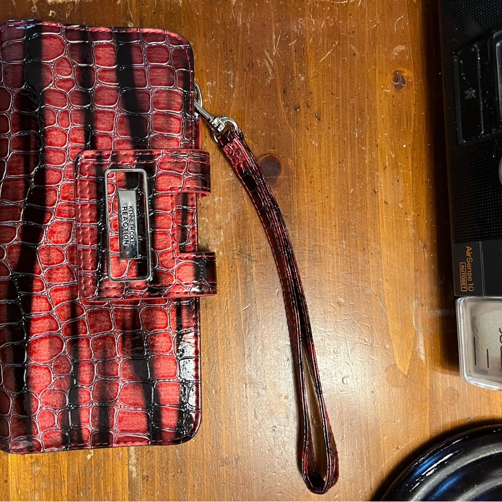 Wallet with strap - Picture 4 of 5